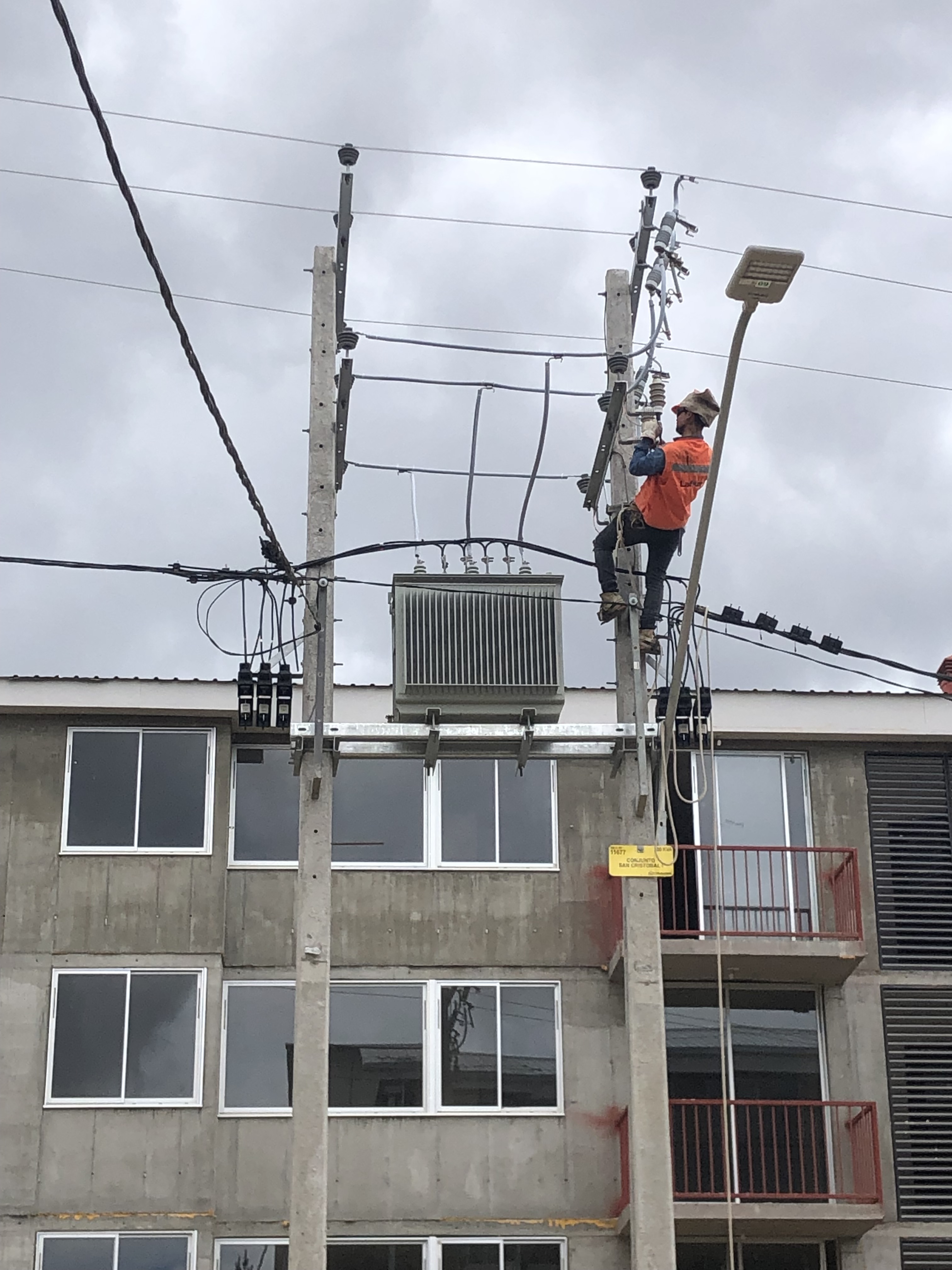 Electrificación Aérea Condominio San Cristobal